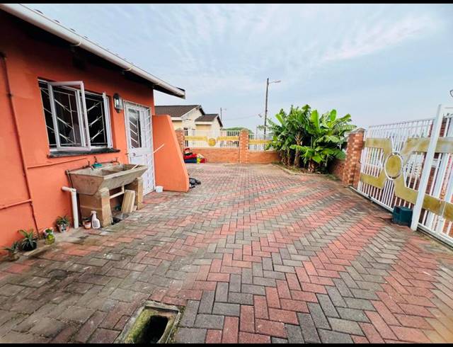 3 BEDROOM HOUSE FOR SALE IN KWAMASHU